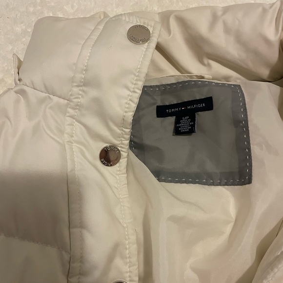 Tommy Hilfiger White Puffer - Picture 3 of 3